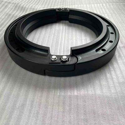 قطعات لاستیک در حال حرکت است داخل کردن ابزار اضطراری چرخ خودرو در حال حرکت دستگاه ایمنی