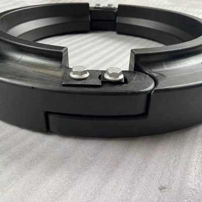 قطعات لاستیک در حال حرکت است داخل کردن ابزار اضطراری چرخ خودرو در حال حرکت دستگاه ایمنی
